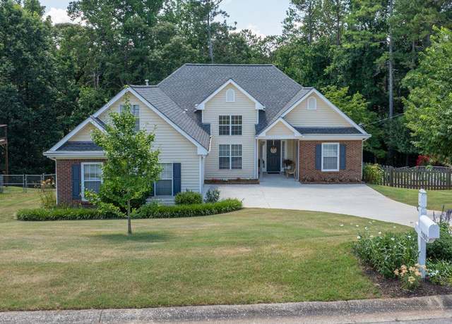 Property at 4860 Hunt Club Dr, Flowery Branch, GA 30542, 4 beds, 2 baths