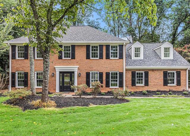 Property at 1802 Hedge Sparrow Ct NE, Roswell, GA 30075, 5 beds, 2.5 baths
