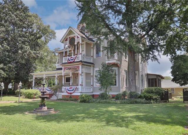 Property at 207 W Harris St, Pine Mountain, GA 31822, 5 beds, 5 baths