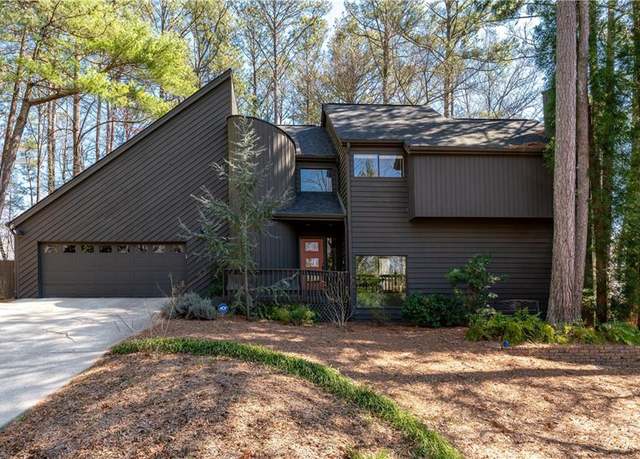 Property at 4192 Loch Highland Pkwy NE, Roswell, GA 30075, 4 beds, 2.5 baths