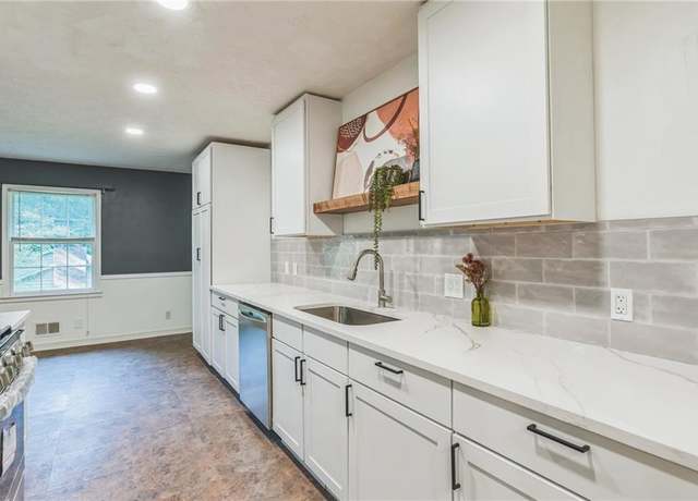 Property at 364 Stafford St SW, Marietta, GA 30064, 4 beds, 3 baths