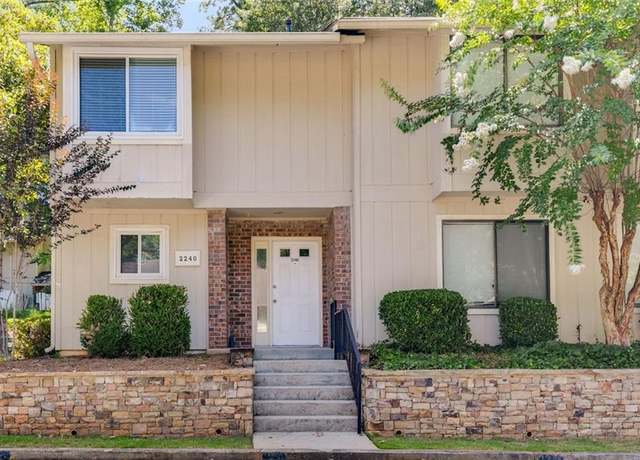 Property at 2240 Runnymead Rdg SE, Marietta, GA 30067, 2 beds, 2.5 baths