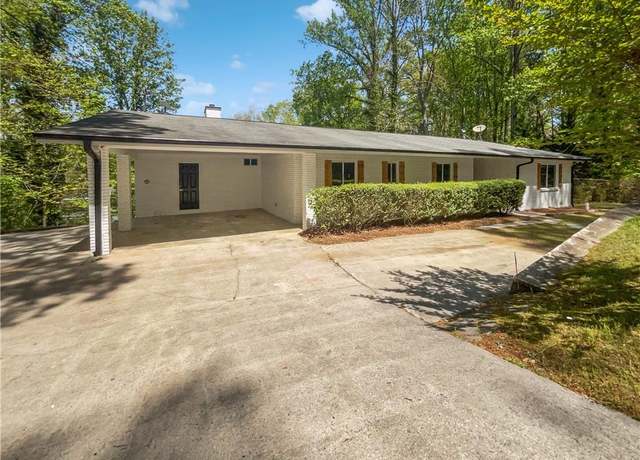 Property at 6095 Blackberry Ln, Buford, GA 30518, 3 beds, 3 baths