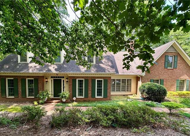 Property at 335 Cameron Ridge Dr, Atlanta, GA 30328, 5 beds, 5 baths