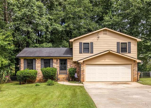 Property at 230 Carriage Cir, Stockbridge, GA 30281, 3 beds, 2 baths