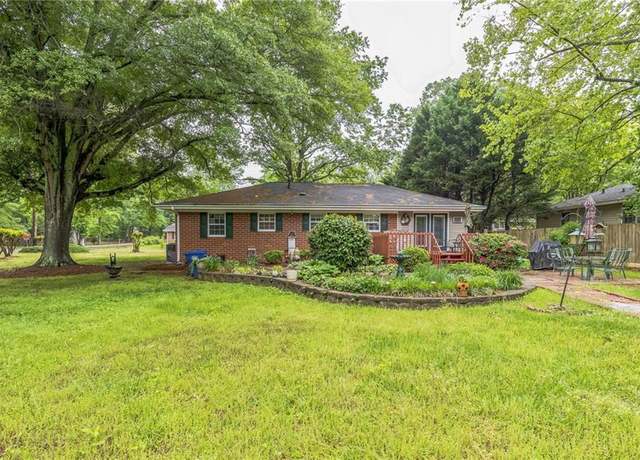 Property at 292 Lumpkin St, Winder, GA 30680, 2 beds, 1.5 baths