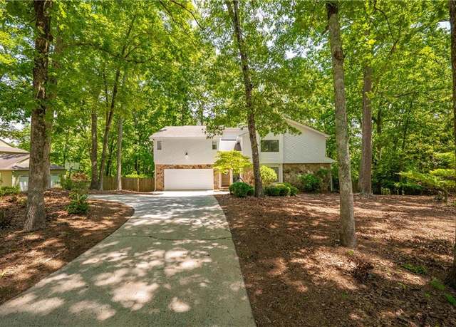Property at 110 Fairway Ridge Dr, Johns Creek, GA 30022, 4 beds, 2.5 baths