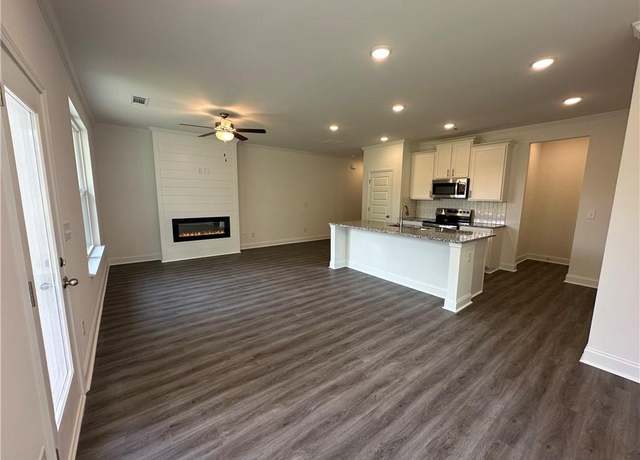 Property at 5643 Chickory Dr #120, Flowery Branch, GA 30542, 3 beds, 2.5 baths