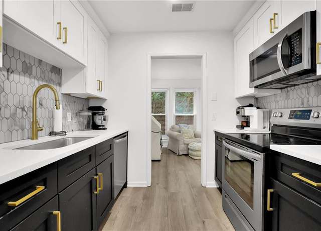 Property at 3113 Lake Pointe Cir, Roswell, GA 30075, 2 beds, 2 baths