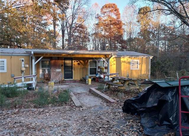 Property at 4220 Kings Hwy, Douglasville, GA 30135, 3 beds, 2 baths