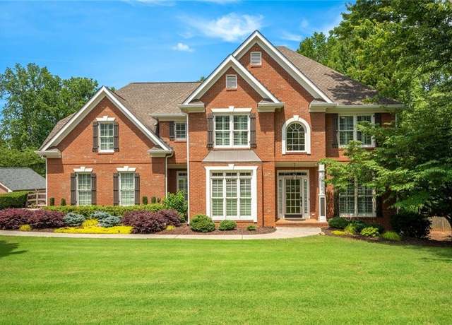 Property at 4075 Hickory Fairway Dr, Woodstock, GA 30188, 5 beds, 4.5 baths