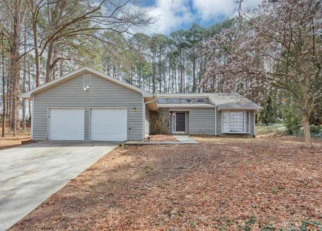 Property at 7018 Chimney Ridge Dr, Riverdale, GA 30296, 3 beds, 2 baths