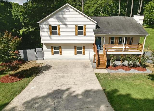 Property at 4996 Hunters Cove Dr, Acworth, GA 30101, 5 beds, 3 baths