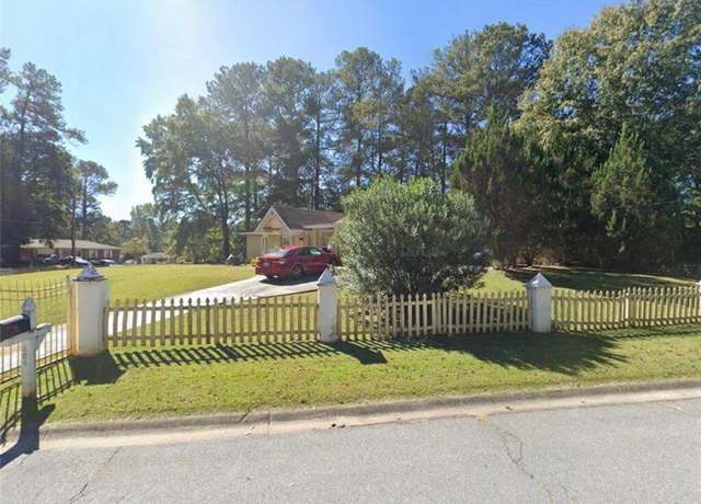 Property at 804 E Glochester Pl, Norcross, GA 30071, 4 beds, 2 baths