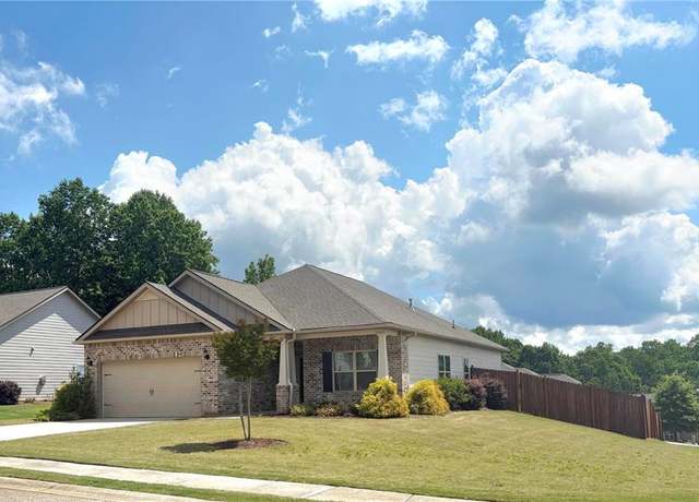 Property at 808 Hidden Hollow Cir, Commerce, GA 30529, 3 beds, 2 baths