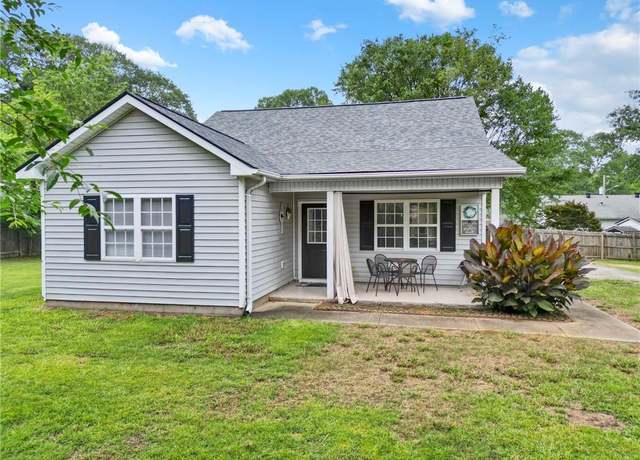 Property at 61 Clifton Dr, Winder, GA 30680, 3 beds, 2 baths