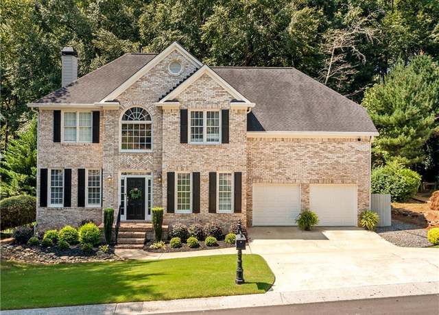 Property at 824 Hillcrest Lane Ln, Woodstock, GA 30189, 5 beds, 3.5 baths