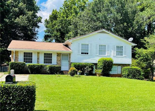 Property at 8436 Magnolia Dr, Jonesboro, GA 30238, 4 beds, 2.5 baths