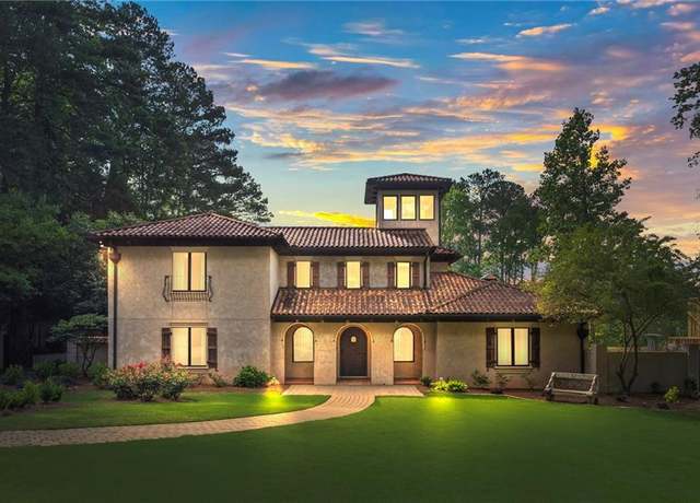 Property at 130 Woodlawn Dr NE, Marietta, GA 30067, 6 beds, 6.5 baths