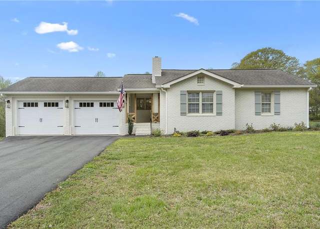 Property at 5125 Dahlonega Hwy, Cumming, GA 30028, 3 beds, 2 baths