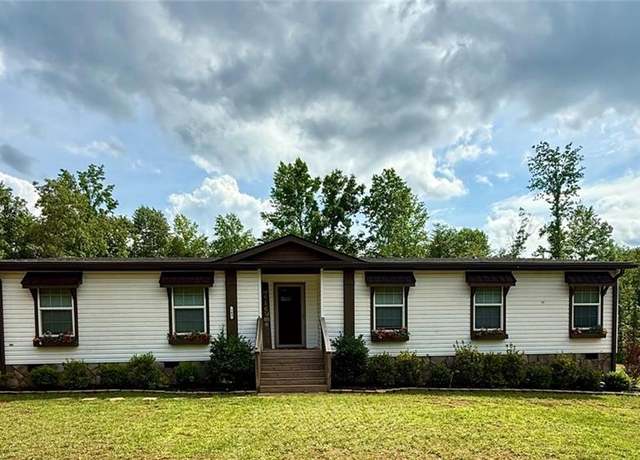 Property at 143 T South Dr, Cleveland, GA 30528, 3 beds, 2 baths