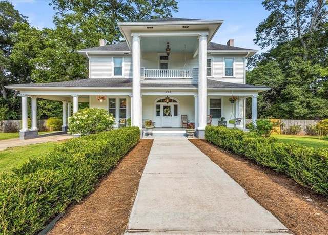 Property at 205 Cobb St, Palmetto, GA 30268, 3 beds, 2 baths
