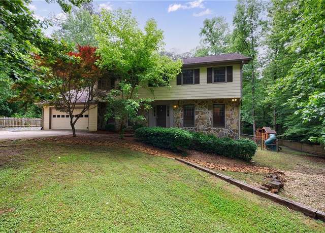 Property at 10565 Shallowford Rd, Roswell, GA 30075, 4 beds, 2.5 baths