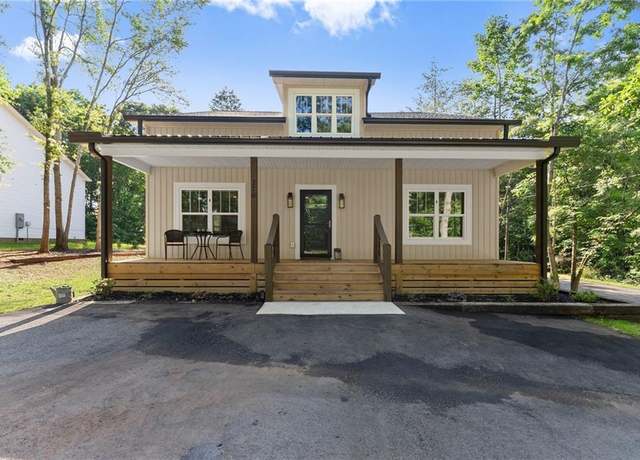 Property at 270 Townview Dr, Cleveland, GA 30528, 2 beds, 2.5 baths