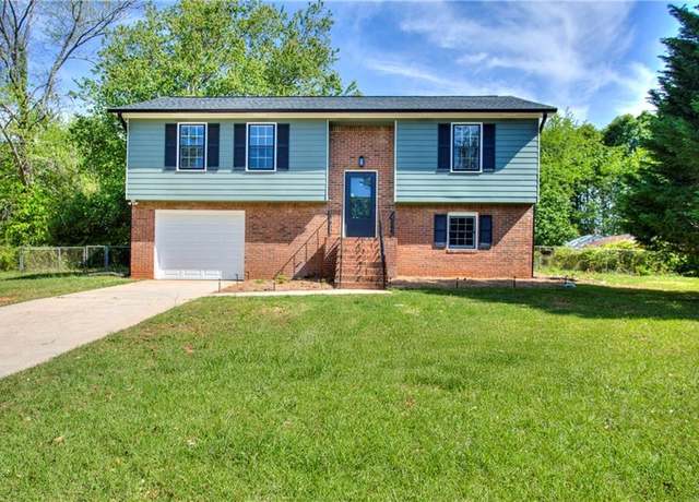 Property at 130 Belmont Farms Dr, Ellenwood, GA 30294, 4 beds, 2 baths
