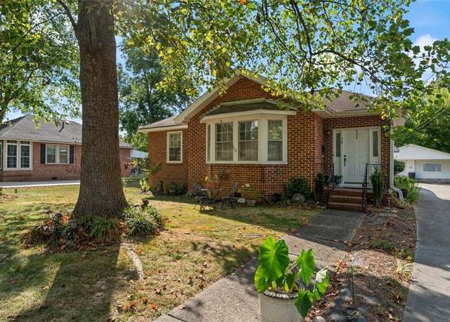 Property at 28 Ash St NE, Rome, GA 30161, 3 beds, 1 bath