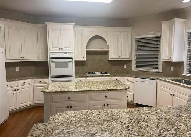 Property at 5501 Edgerton Dr, Peachtree Corners, GA 30092, 6 beds, 5 baths