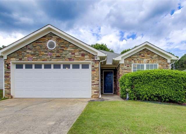 Property at 10892 Big Sky Dr, Hampton, GA 30228, 3 beds, 2 baths