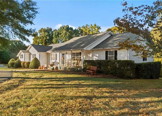 Property at 191 Roberts Way, Cornelia, GA 30531, 4 beds, 3.5 baths