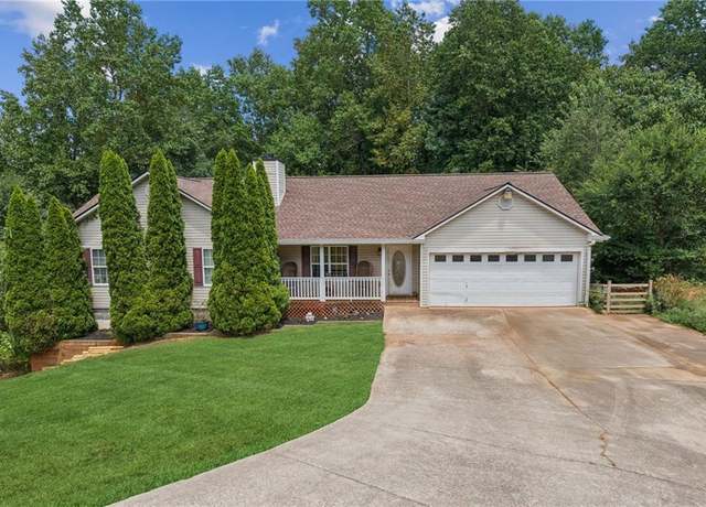 Property at 3338 Pennington Point Dr, Gainesville, GA 30507, 3 beds, 2 baths