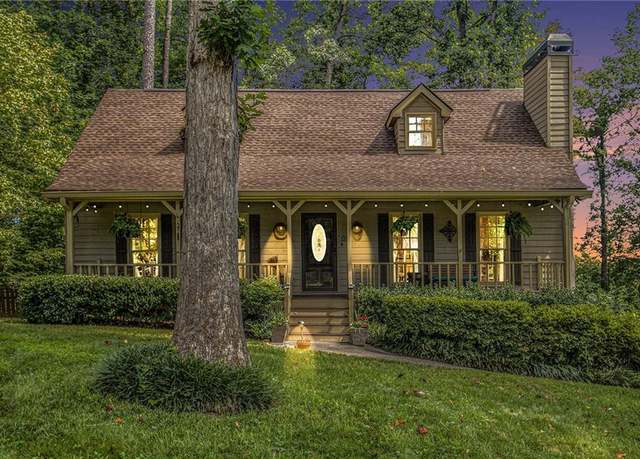 Property at 139 Farmington Dr, Woodstock, GA 30188, 3 beds, 2 baths