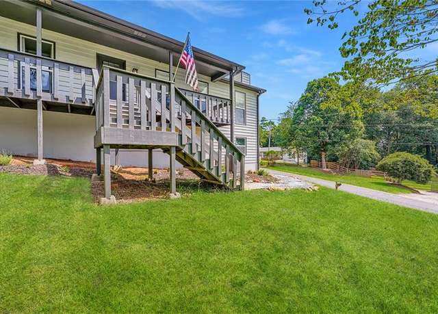 Property at 127 Riverlake Dr, Woodstock, GA 30188, 3 beds, 2 baths