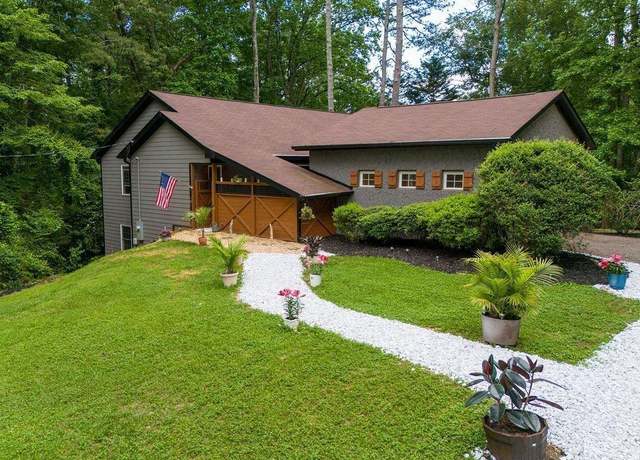 Property at 2674 Skylane Dr, Marietta, GA 30062, 3 beds, 2 baths