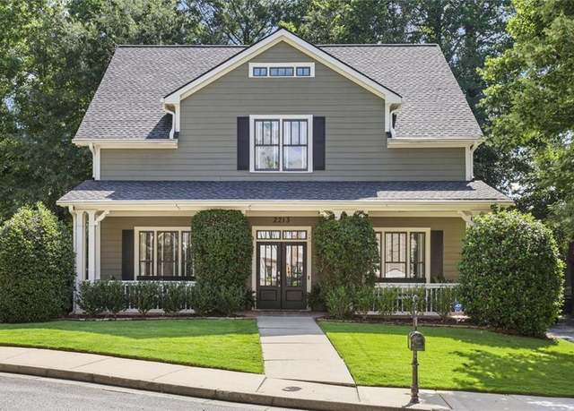 Property at 2213 Parkview Ct NW, Atlanta, GA 30318, 3 beds, 2.5 baths