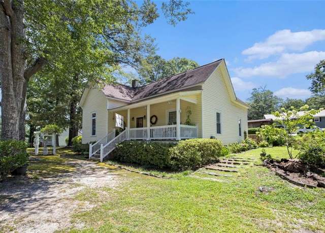 Property at 325 North Ave, Villa Rica, GA 30180, 2 beds, 2 baths
