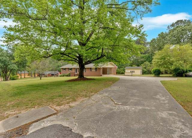 Property at 115 Pine Tree Dr, Fayetteville, GA 30214, 5 beds, 3 baths