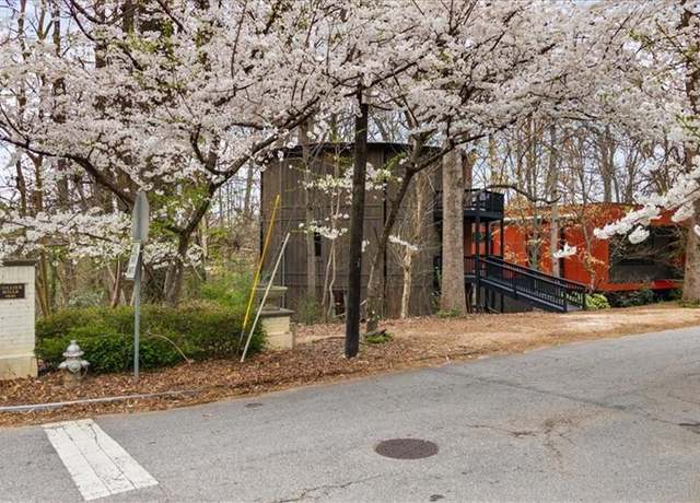 Property at 595 Overbrook Dr NW, Atlanta, GA 30318, 3 beds, 2.5 baths