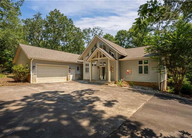 Property at 5231 Laurel Cir, Gainesville, GA 30506, 3 beds, 2.5 baths