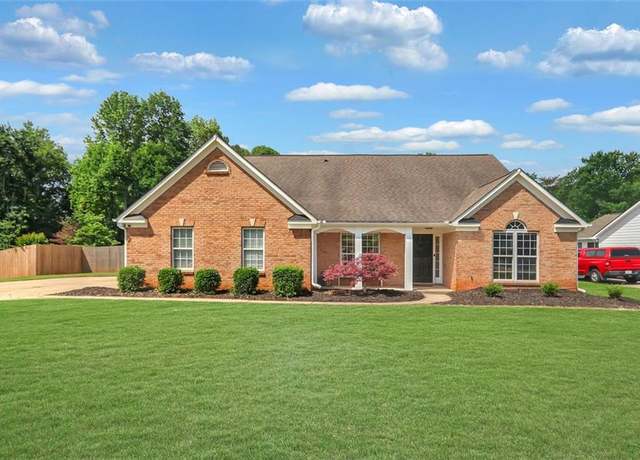 Property at 6132 Saddlehorse Dr, Flowery Branch, GA 30542, 3 beds, 2 baths
