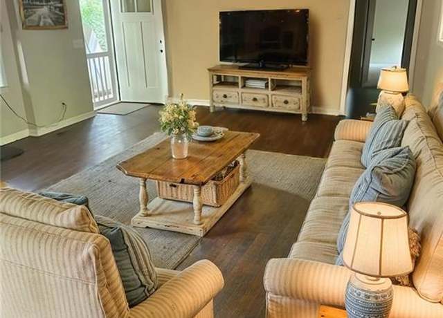 Property at 1930 Crooms Dr, Macon, GA 31217, 3 beds, 2 baths