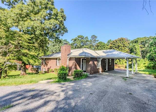 Property at 3305 Lakeland Rd, Gainesville, GA 30506, 3 beds, 2 baths