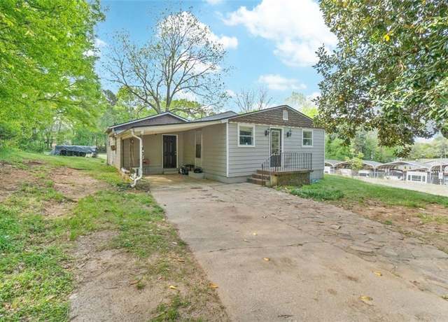 Property at 3220 Hilltop Cir, Gainesville, GA 30506, 3 beds, 2 baths