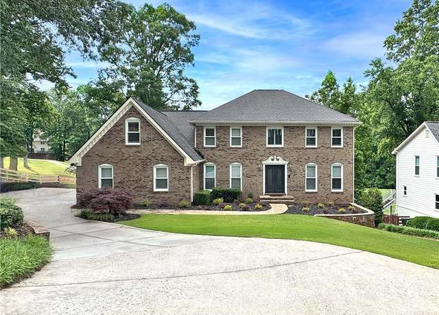 Property at 10300 Carleigh Ln, Roswell, GA 30076, 5 beds, 4 baths
