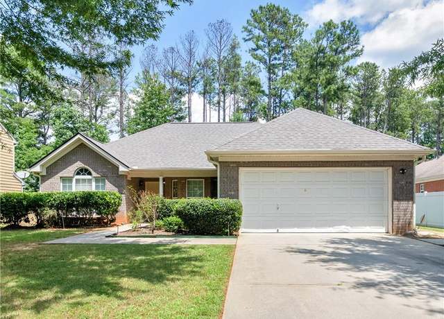 Property at 8 Victoria Dr, Fairburn, GA 30213, 3 beds, 2 baths