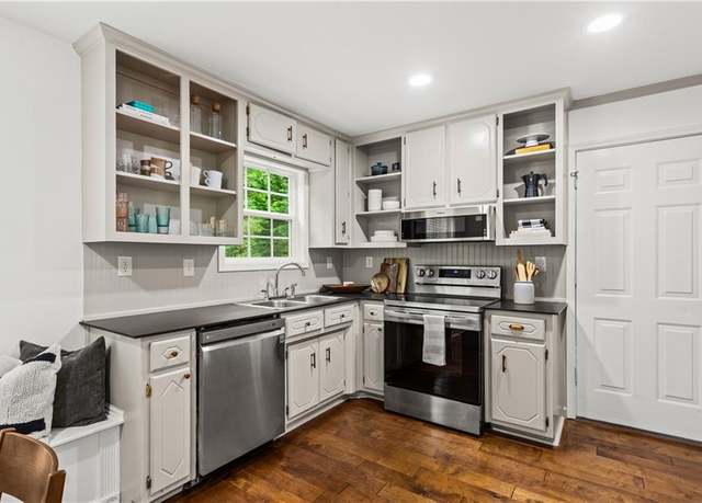 Property at 1320 Country Acres Ln, Lawrenceville, GA 30045, 4 beds, 2.5 baths