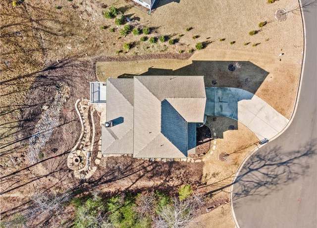 Property at 724 Broken Arrow, Waleska, GA 30183, 4 beds, 2.5 baths